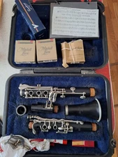 Selmer Clarinet CL300 student used with reeds, cork grease, hard shell case