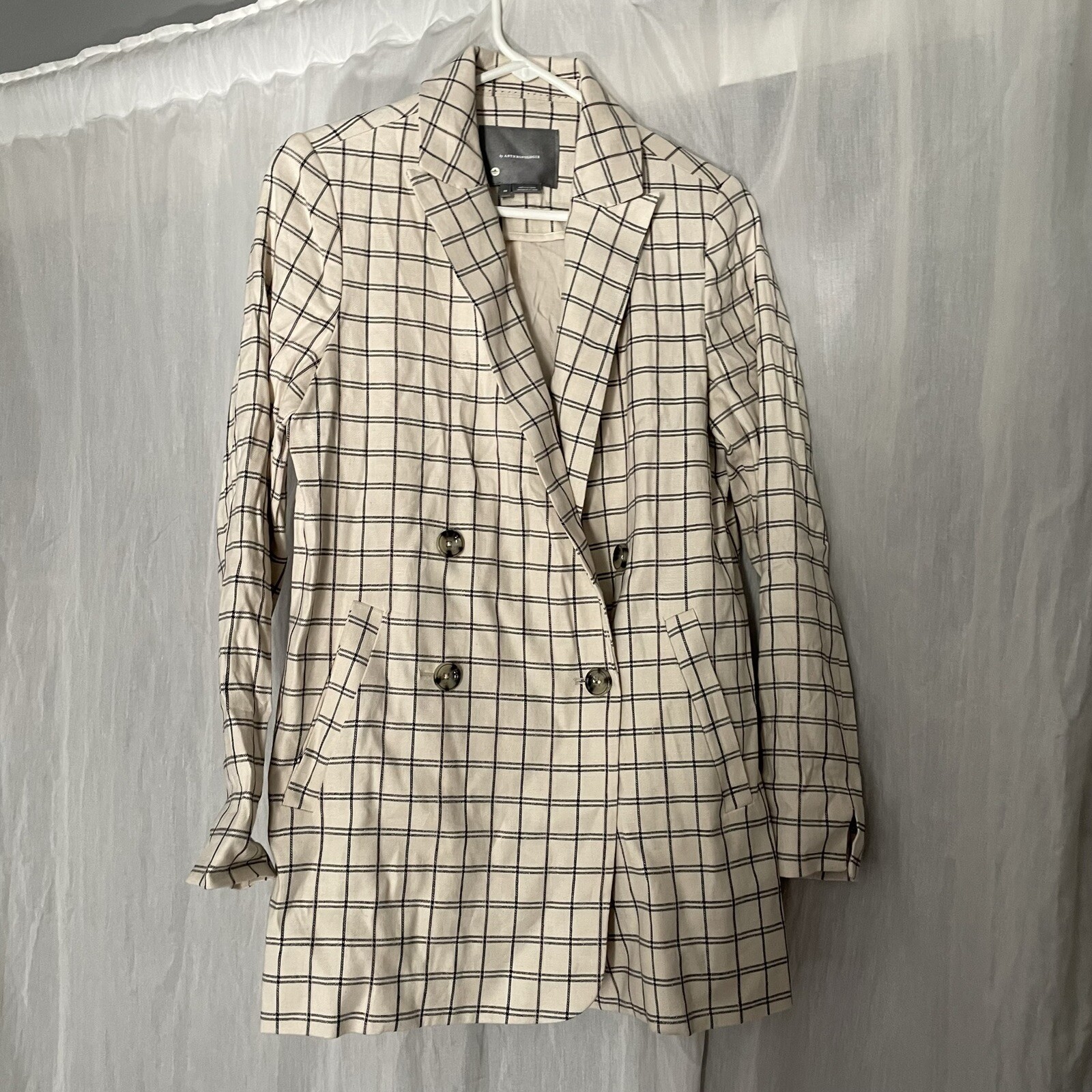 Anthropologie Oversized Cream Plaid blazer size XS Gem
