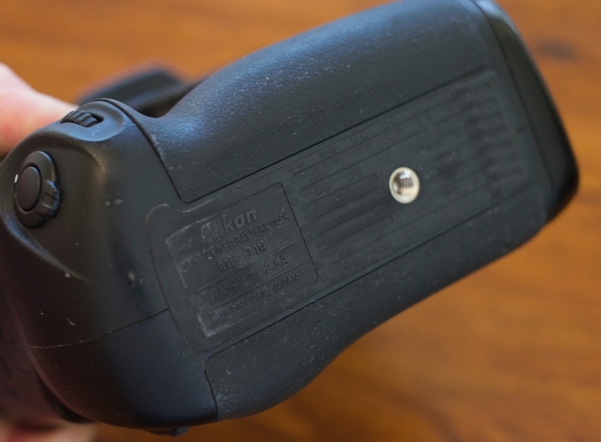 ■ 美品 ■ ニコン　Nikon D600 ボディ + MB-D14 Nikon D600 Body w/ MB D14 Battery Pack - Body Only - No Accs