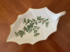 Vintage LENOX HOLIDAY CANDY DISH  Holly Berry/Leaf & Handle USA Gold Trim TIDBIT