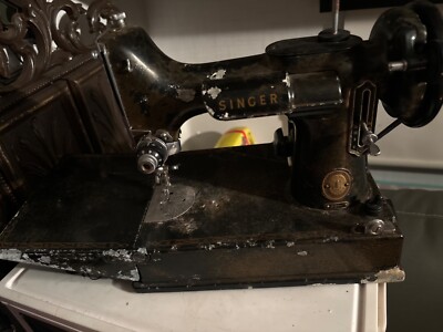 Vintage 1948 Singer 221-1 Portable Sewing Machine W/Case Works