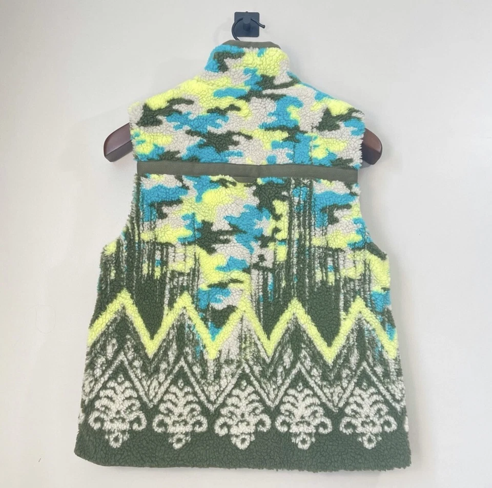 NUEVO CON ETIQUETAS Anthropologie | Chaleco polar Pilcro Sherpa pequeño motivo verde $198 Boho nórdico Foto 4 de 4