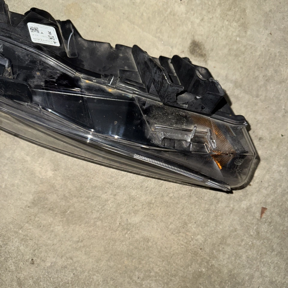 LUZ ANTINIEBLA DELANTERA DERECHA TESLA MODELO X CUADROS 2021-2024 1621195-00-C leves daños Foto 4 de 4