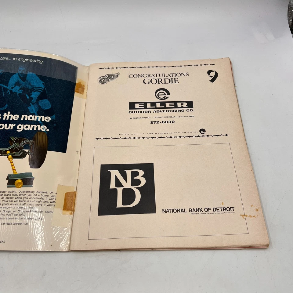 FIRMADO De Colección 1970-71 Gordie Howe Detroit Red Wings NHL Hockey Anuario Howe Foto 3 de 4