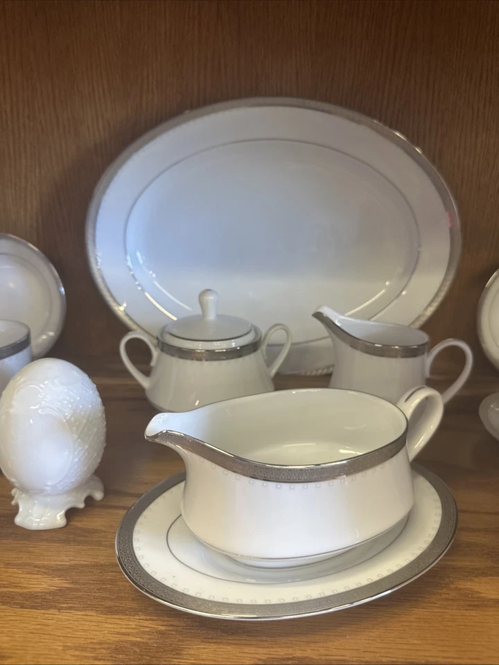Juego de vajilla Noritake China 68 piezas Metropolitan Platinum 4338 nuevo Foto 3 de 4