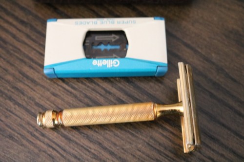 Vintage Gillette Aristocrat Gold Toned Safety Razors (2) w/ Case and Razors - Picture 3 of 7