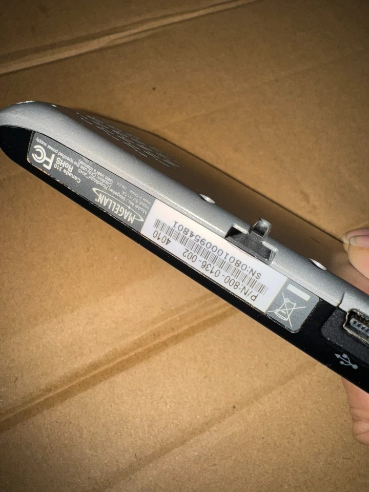 Magellan RoadMate Model 3045  Portable GPS Navigator System 4.7" Screen - Image 2 of 3