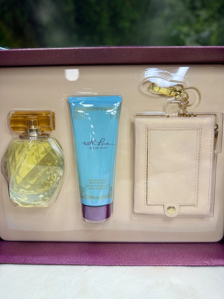 WITH LOVE BY HILARY DUFF 100ML EDP SPRAY, 100ML BODY LOTION WITH MINI ID CASE - Image 2 of 4