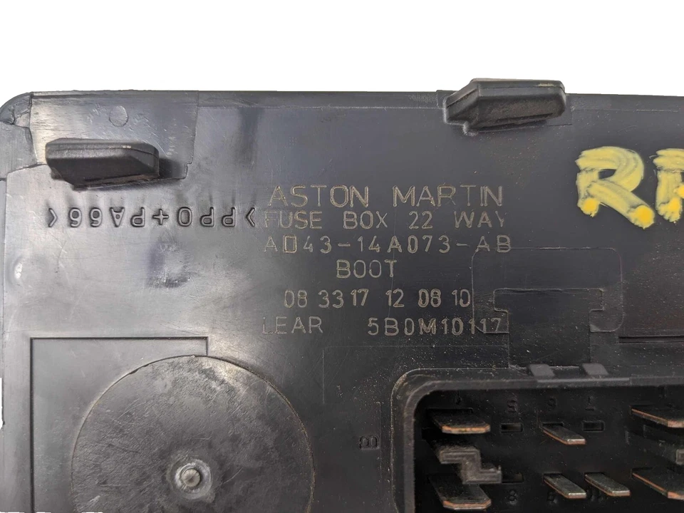 Panel de caja de relé de fusibles de maletero de cabina trasera AD43-14A073-AB Aston Martin Rapide 2011 Foto 3 de 4