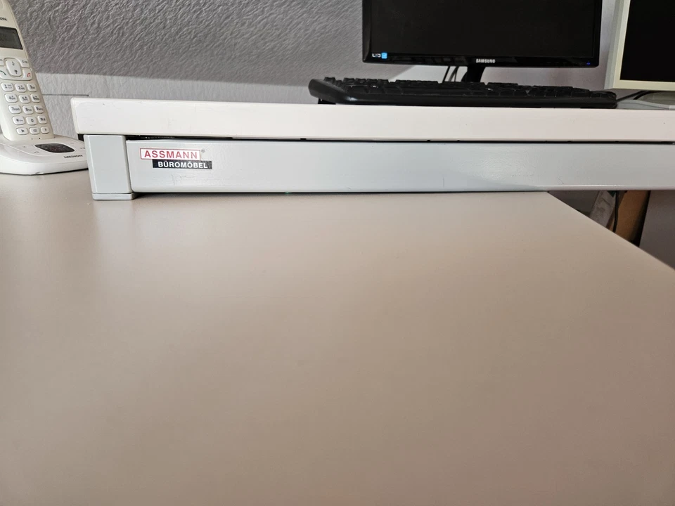Große Winkelschreibtisch-Kombination  für Schule und Beruf - ohne Geräte o.ä. - Bild 2 von 4