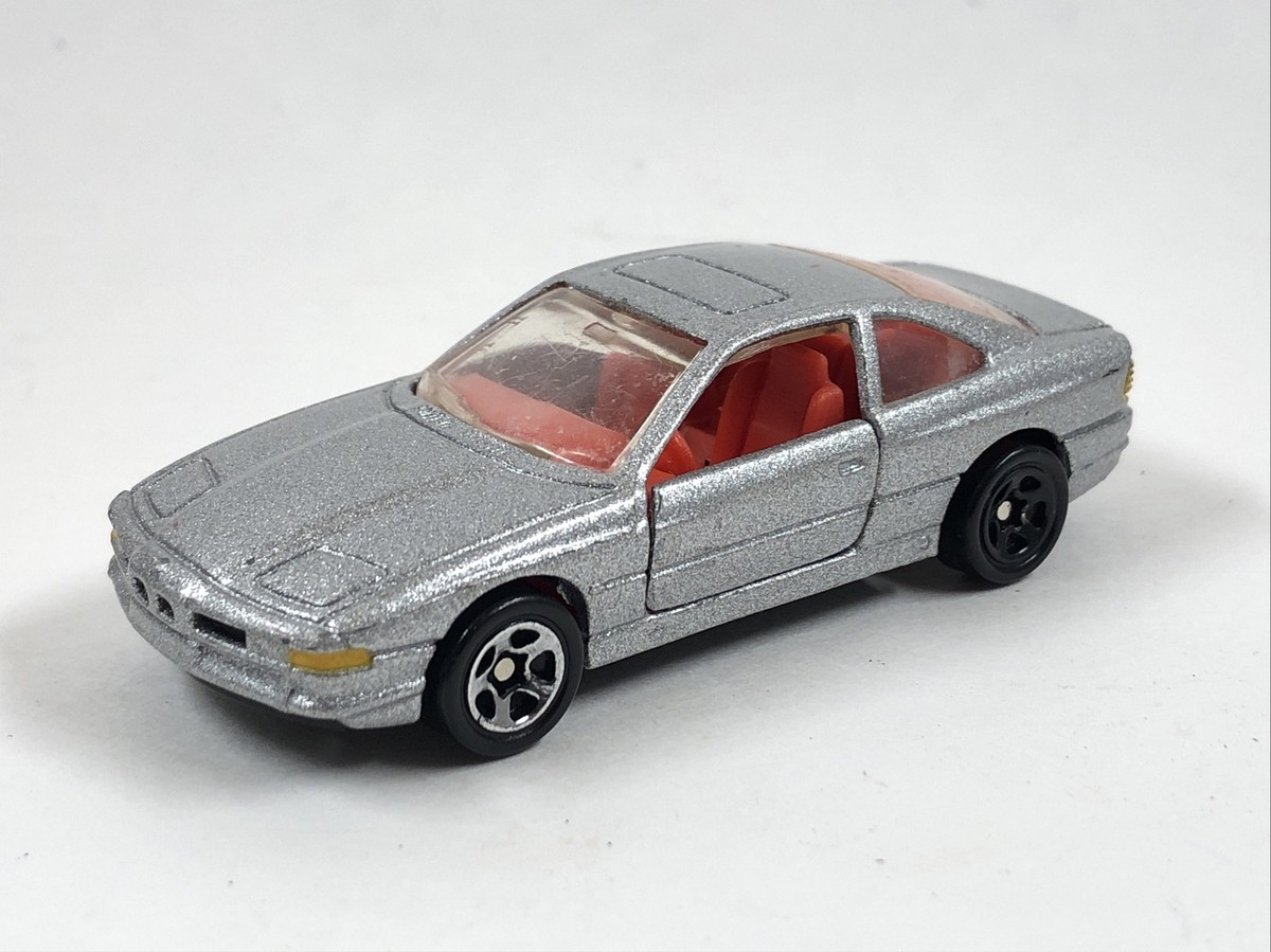 HOT WHEELS ERROR - 1996 BMW 850I COUPE SILVER W/RED INTERIOR
