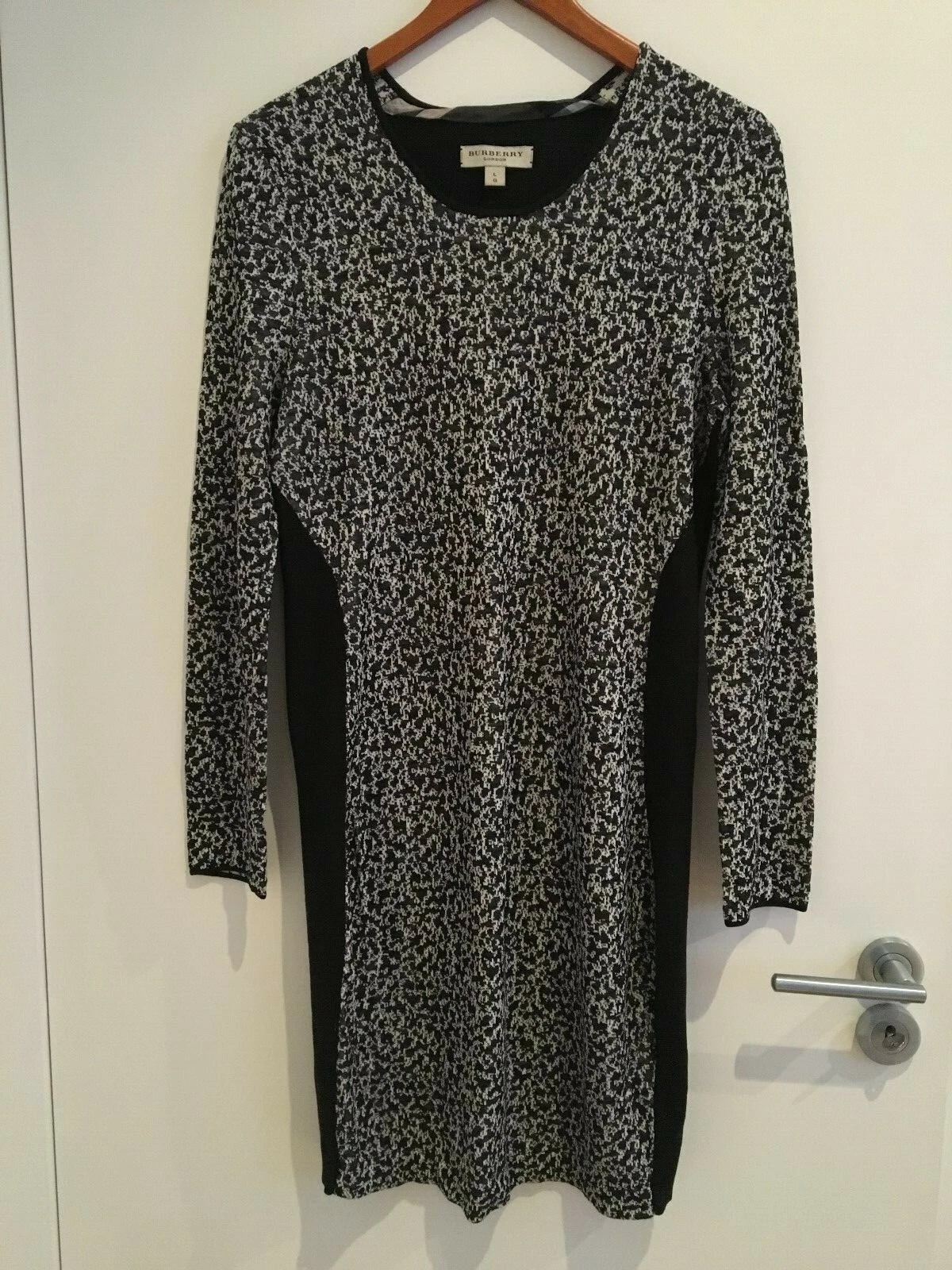 Abito a maglia bianco e nero Burberry London taglia L