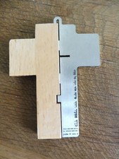 Altes zweiteiliges Kreuz aus Metall und Holz
