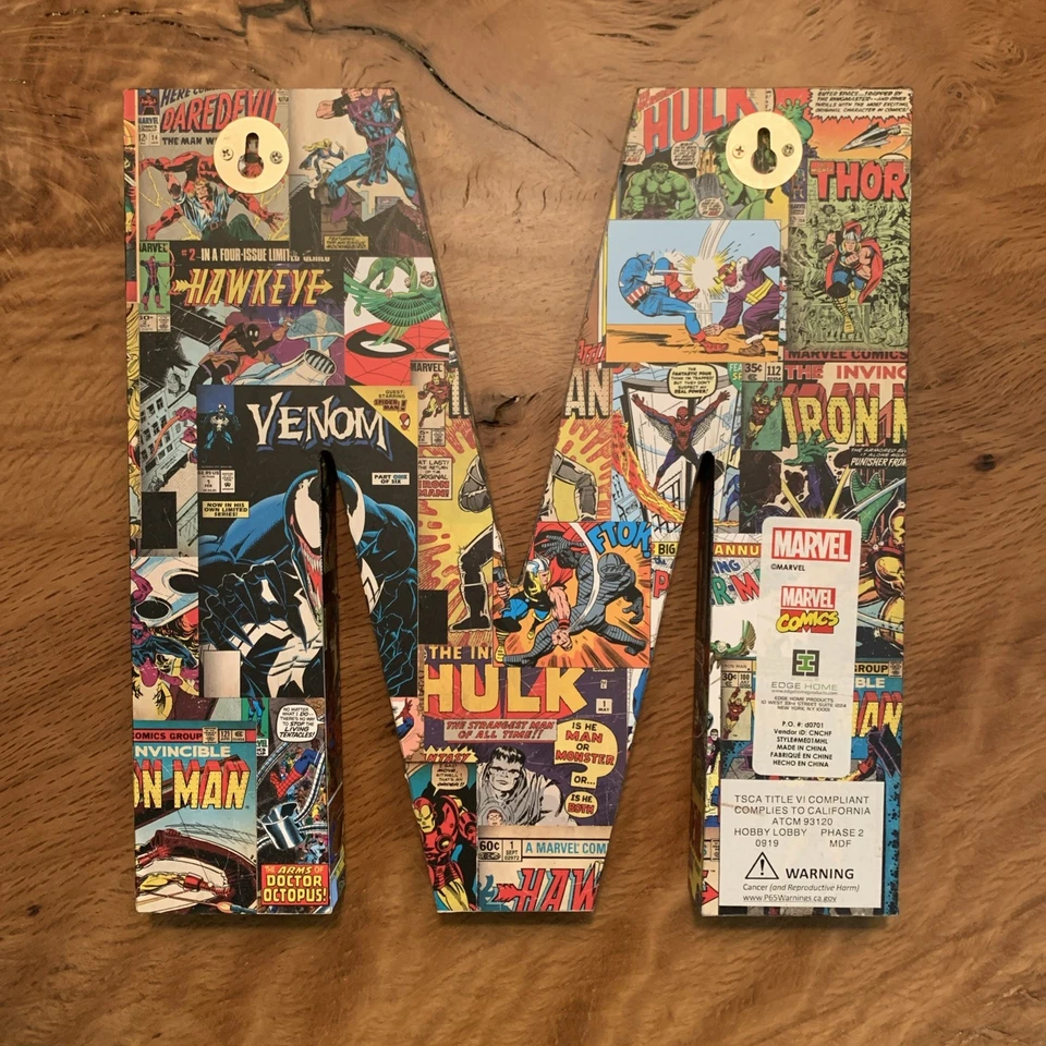 Arte de pared de superhéroe con letra M de madera de 8" x 10" (pulgadas) Marvel Edge Foto 2 de 4