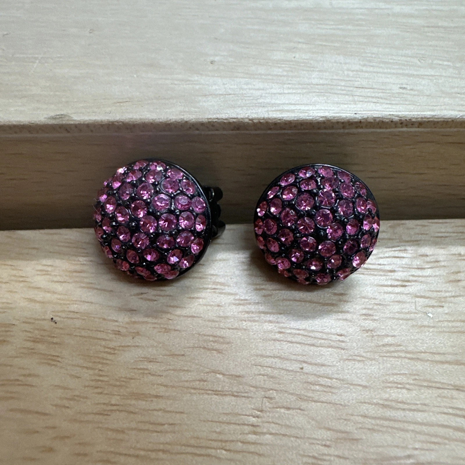 Boucle d’oreille Noire vintage avec strass Rose
