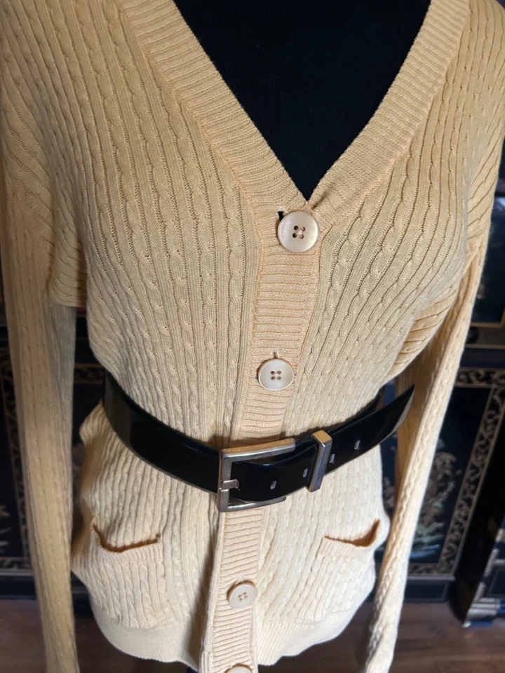 Cinturón ancho con hebilla dorada charol negro de colección M Preppy formal años 80’s Foto 3 de 4