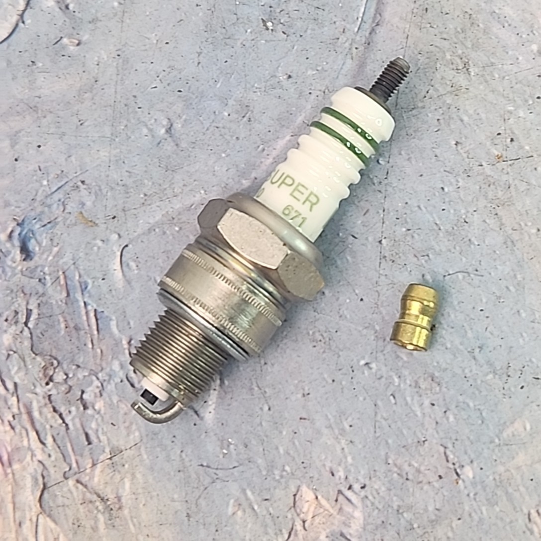 4x Bosch 7503 W8BC Spark Plugs Fits Triumph TR6 Toyota Land Cruiser Datsun 240Z