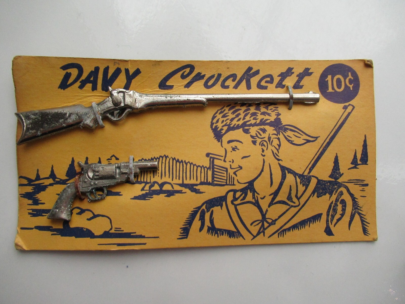 VINTAGE DAVY CROCKETT SMALL TOY METAL GUN RIFLE ON ORIGINAL CARD MARKED