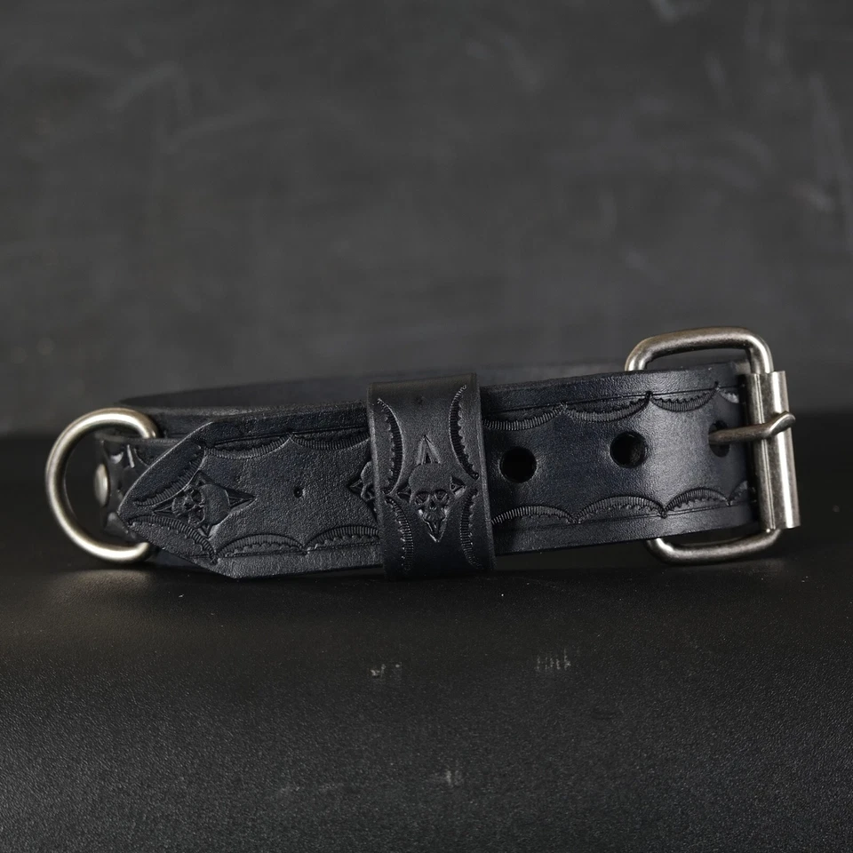 Кожаный ошейник для собаки ручной работы. Ширина 1,5 дюйма. Дизайн черепов. ЧЕРНЫЙ - Изображение 2 из 4