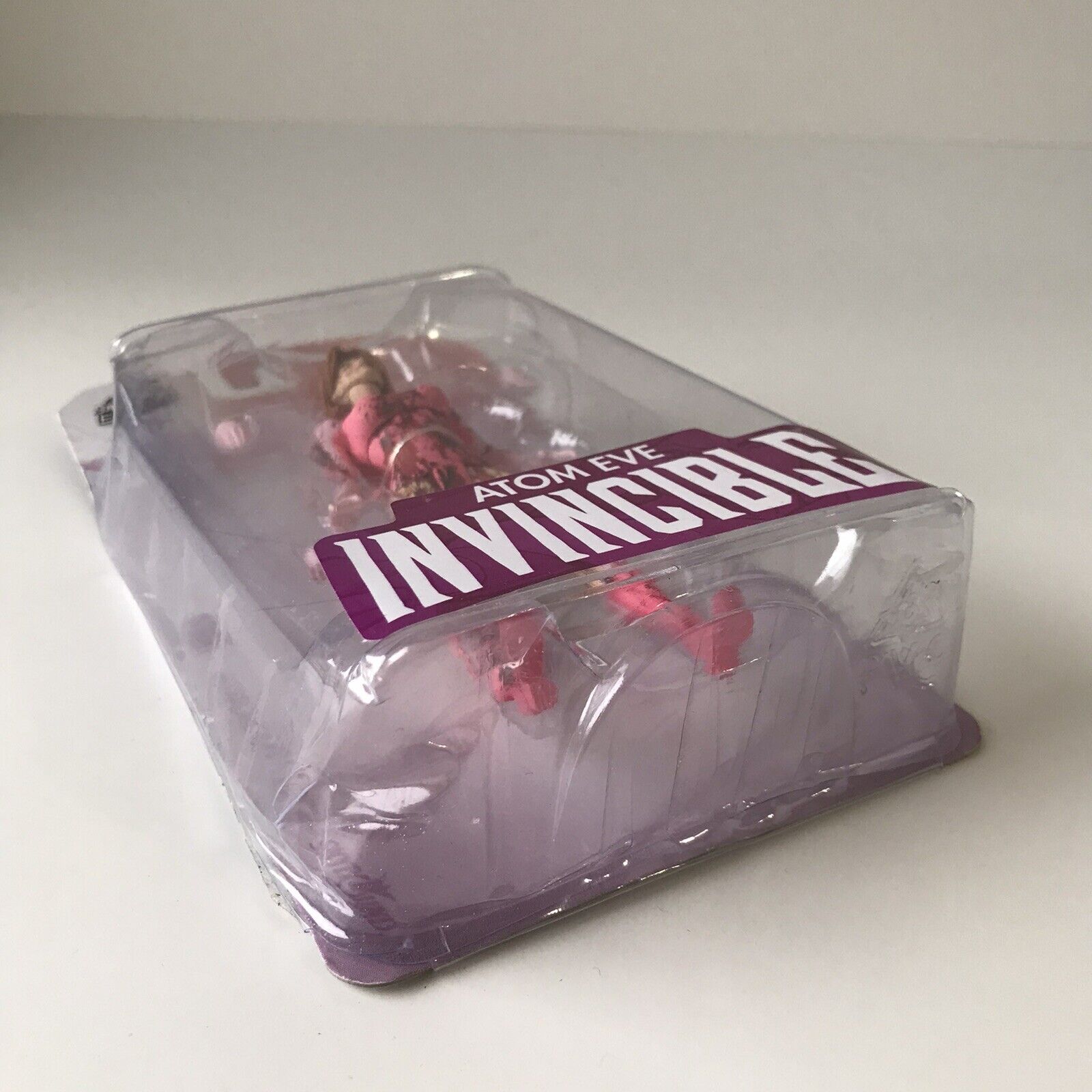 Skybound Collectibles  INVINCIBLE - Atom Eve (Bloody) - Action