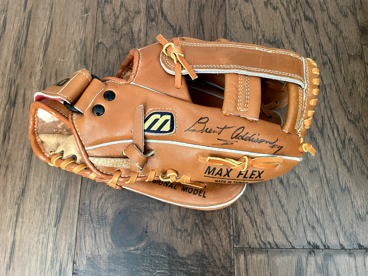 AUTOGRAPHED MIZUNO MZ1150 BASEBALL GLOVE - 1989 U OF FL GATORS