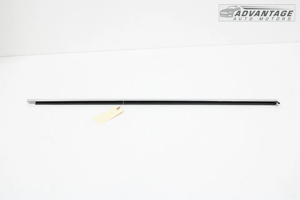 Volkswagen Golf Alltrack 2017-2019 puerta delantera derecha ventana cinturón moldura OEM Foto 2 de 4