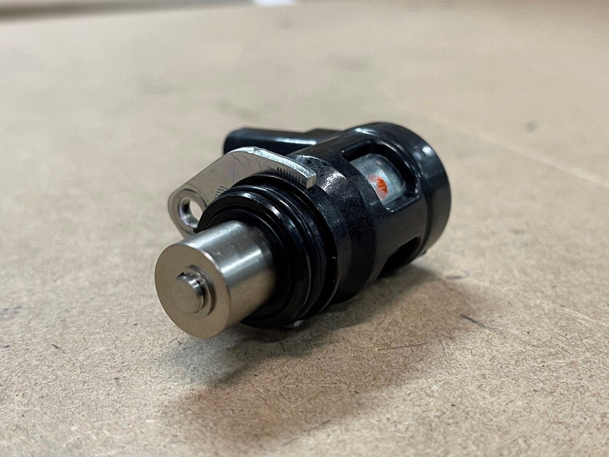 Suzuki GSX-R1000 AN650 ISC Idle Speed Control Valve OEM 18117