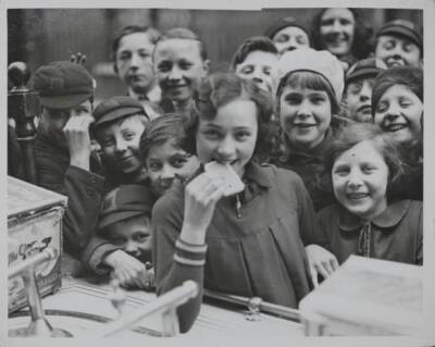 Walworth 's May Queen Play Liltte Laura Glover has been chose- 1932 Old Photo