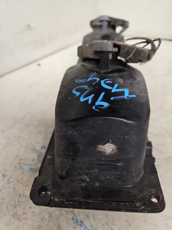 94-99 SUBURBAN 1500 Right Fog/Mark/Park Lamp Below Head Light Side Rh OEM - Image 3 of 4