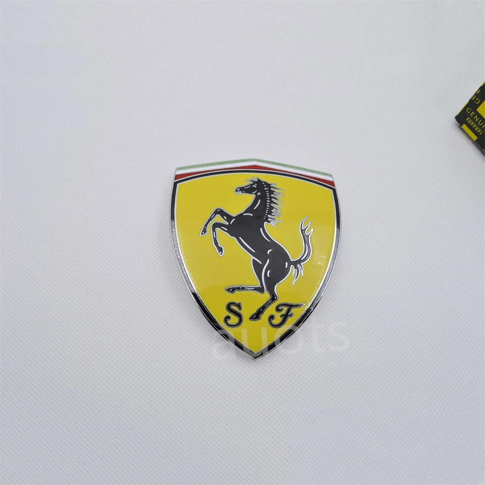 Ferrari 458 Italia Spider Speciale guardabarros escudo insignia emblema 82746100 Foto 3 de 4
