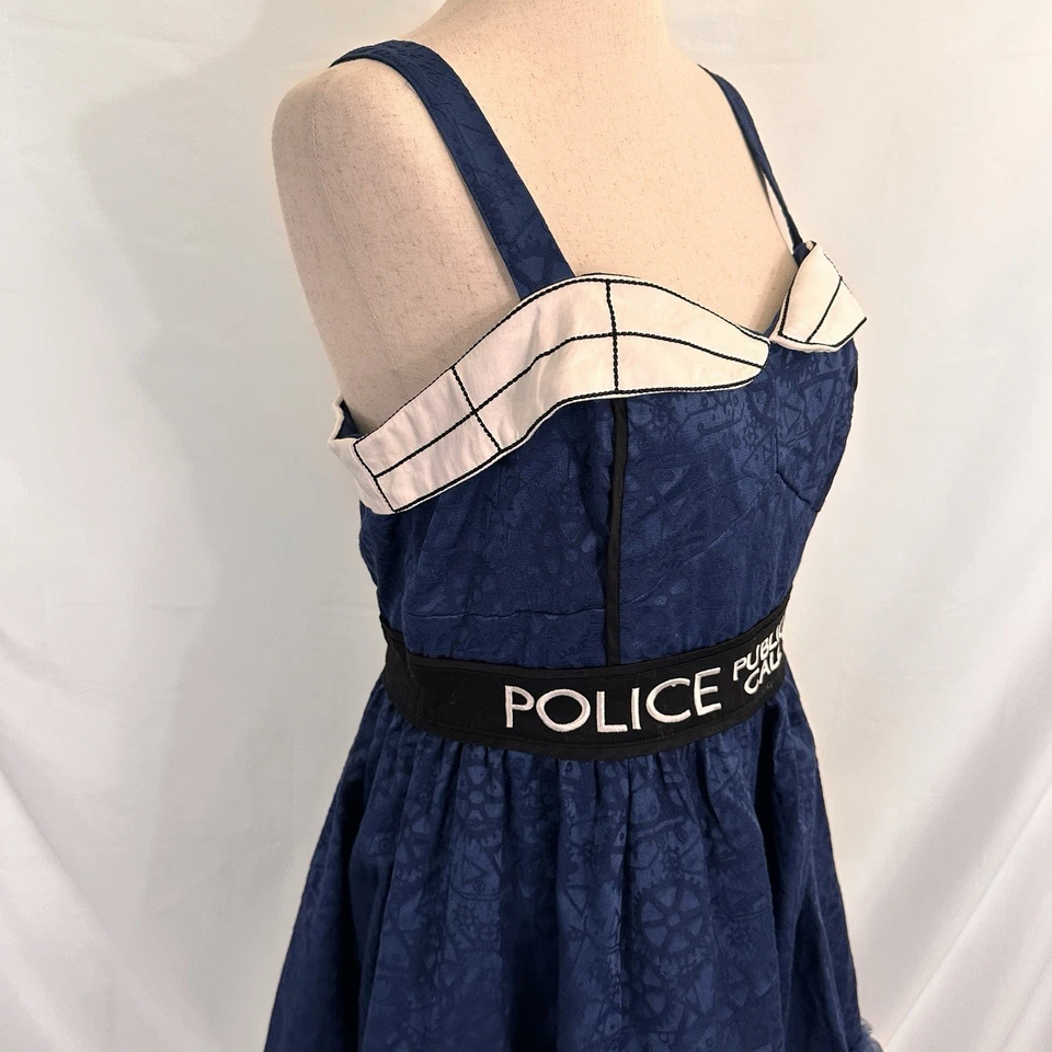 Vestido BBC Doctor Who Tardis Policía Llamada Pública Caja Talla MEDIANA Juegos con disfraces Foto 3 de 4