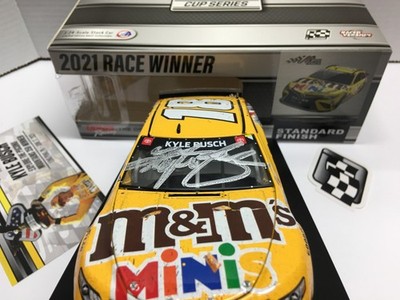 KYLE BUSCH AUTOGRAPHED NASCAR DIECAST 2021 #18 M&MS MINIS POCONO