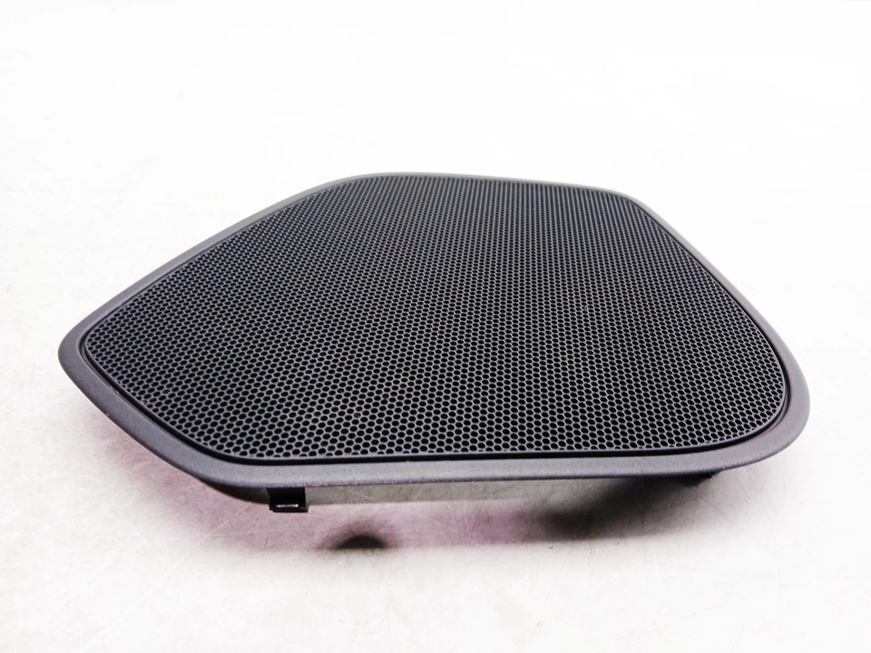 AUDI Q3 8U DOOR SPEAKER COVER GRILLE REAR LEFT PASSENGER SIDE 8U0035435 2016 - Image 2 of 4