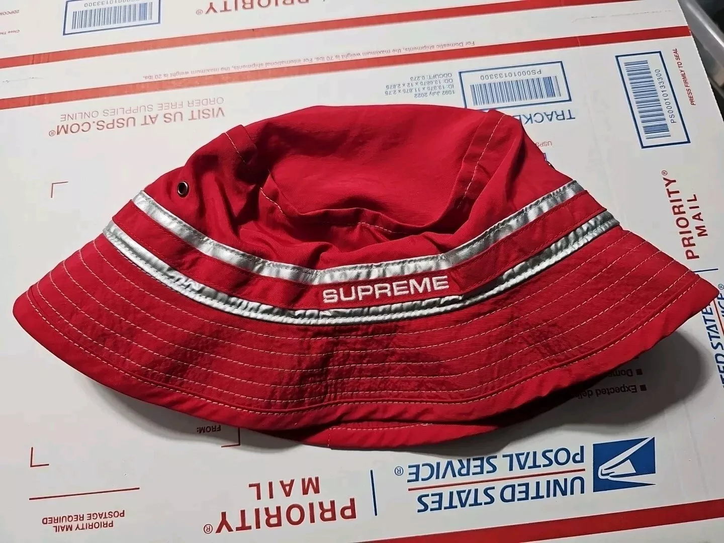 Chapeau seau rouge broyeur point de contraste SUPREME petit/moyen NEUF S/S 2019