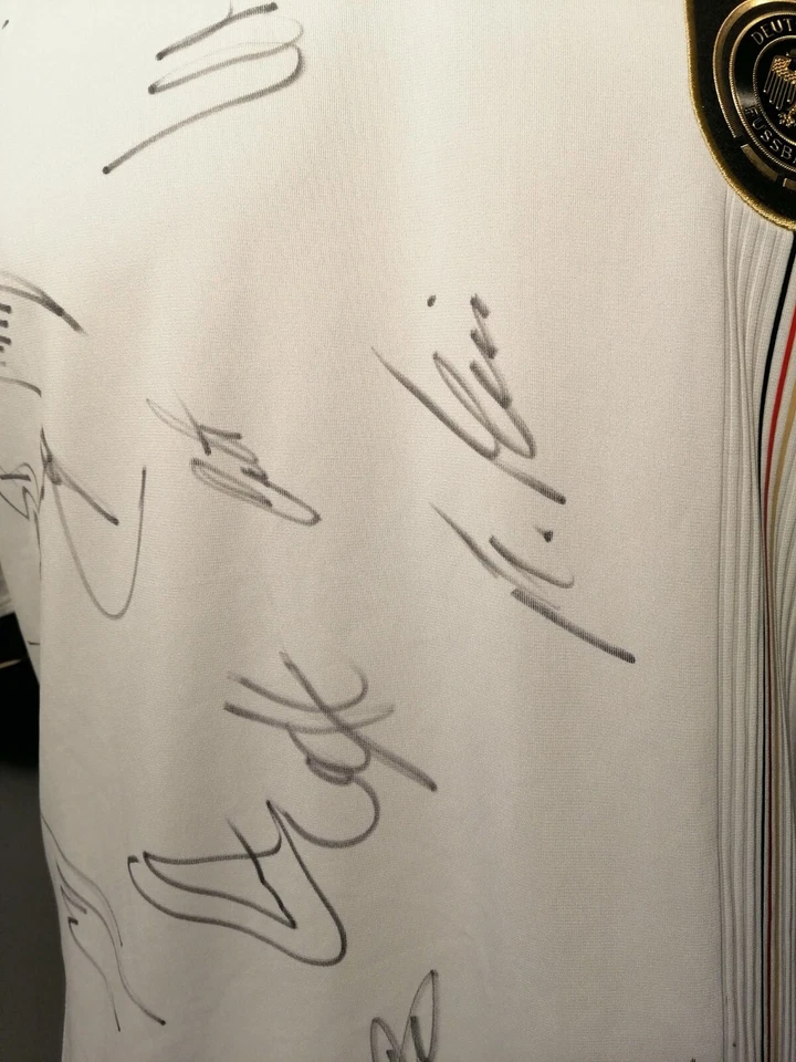 Deutschland 🇩🇪 ⚽DFB⚽ Trikot L 2010 Nationalmannschaft signiert Fussball - Bild 4 von 4