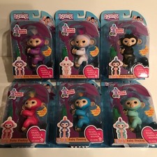 Authentic Fingerlings Complete Set of 6 WowWee Fingerling Bonus Stand