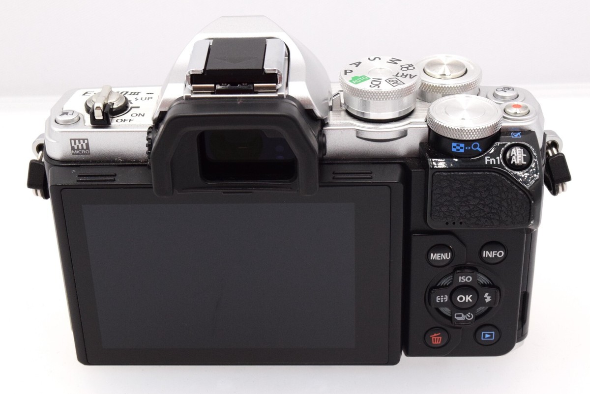 3,800 shots only OLYMPUS OM-D E-M10 Mark III Body Silver 3,800 shots only OLYMPUS OM-D E-M10 Mark III Body Silver