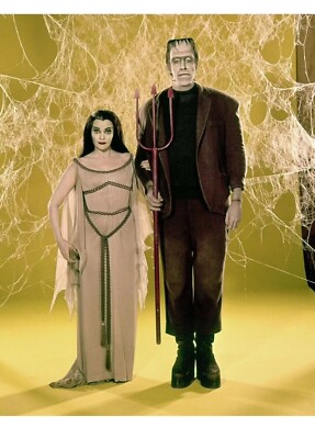 Fred Gwynne Und Yvonne De Carlo In The Munsters 4x6 Fotodruck