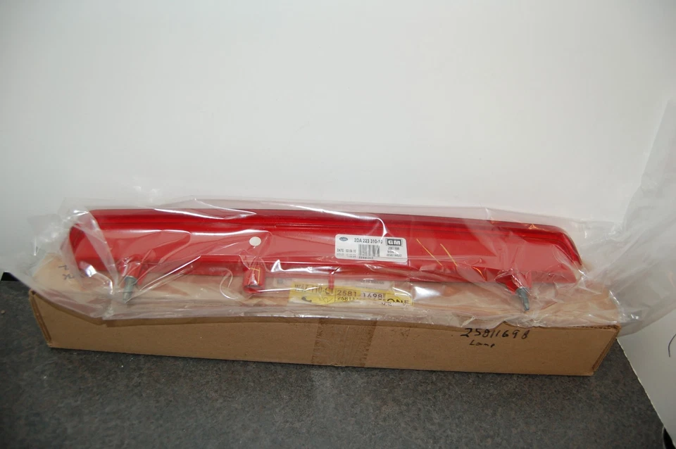 NUEVA LUZ DE FRENO GENUINA GM 25811698 3ª 07-14 Tahoe Suburban Yukon ESCALADE Foto 3 de 4