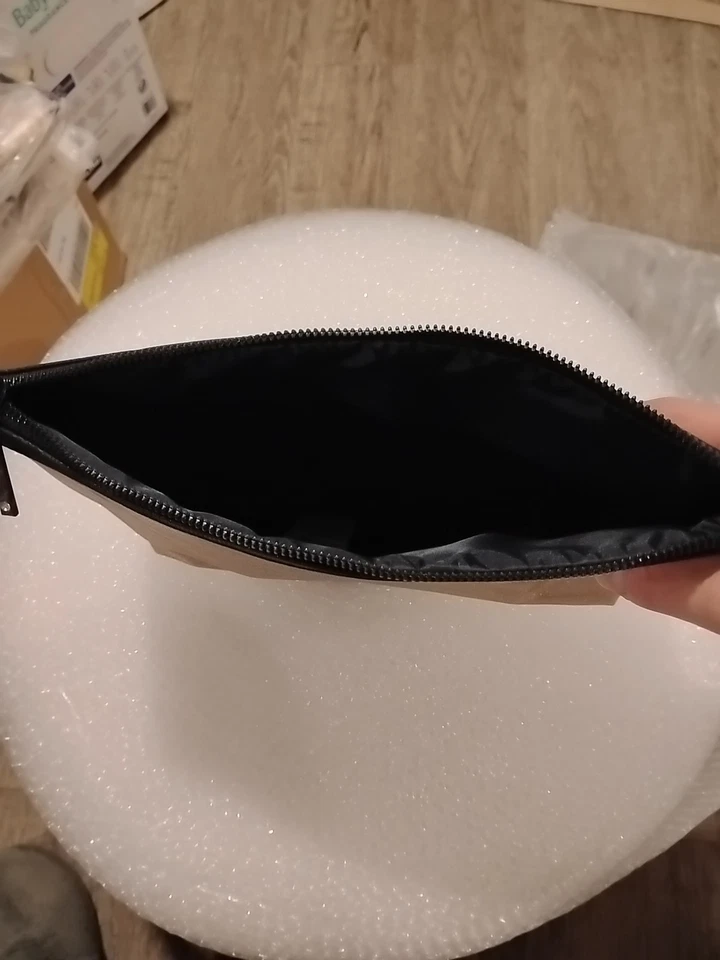 Bolso de Maquillaje Cosmético LANCOME Forrado Metálico Dorado con Cremallera Nuevo 2025 GWP Foto 3 de 4