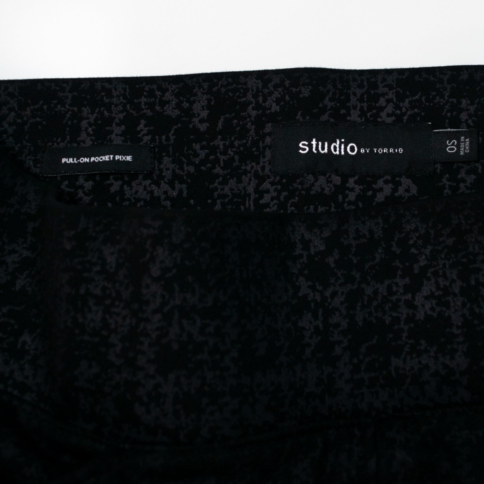 Torrid Size 0S Studio Pull On Pixie Capri Pants W… - image 3