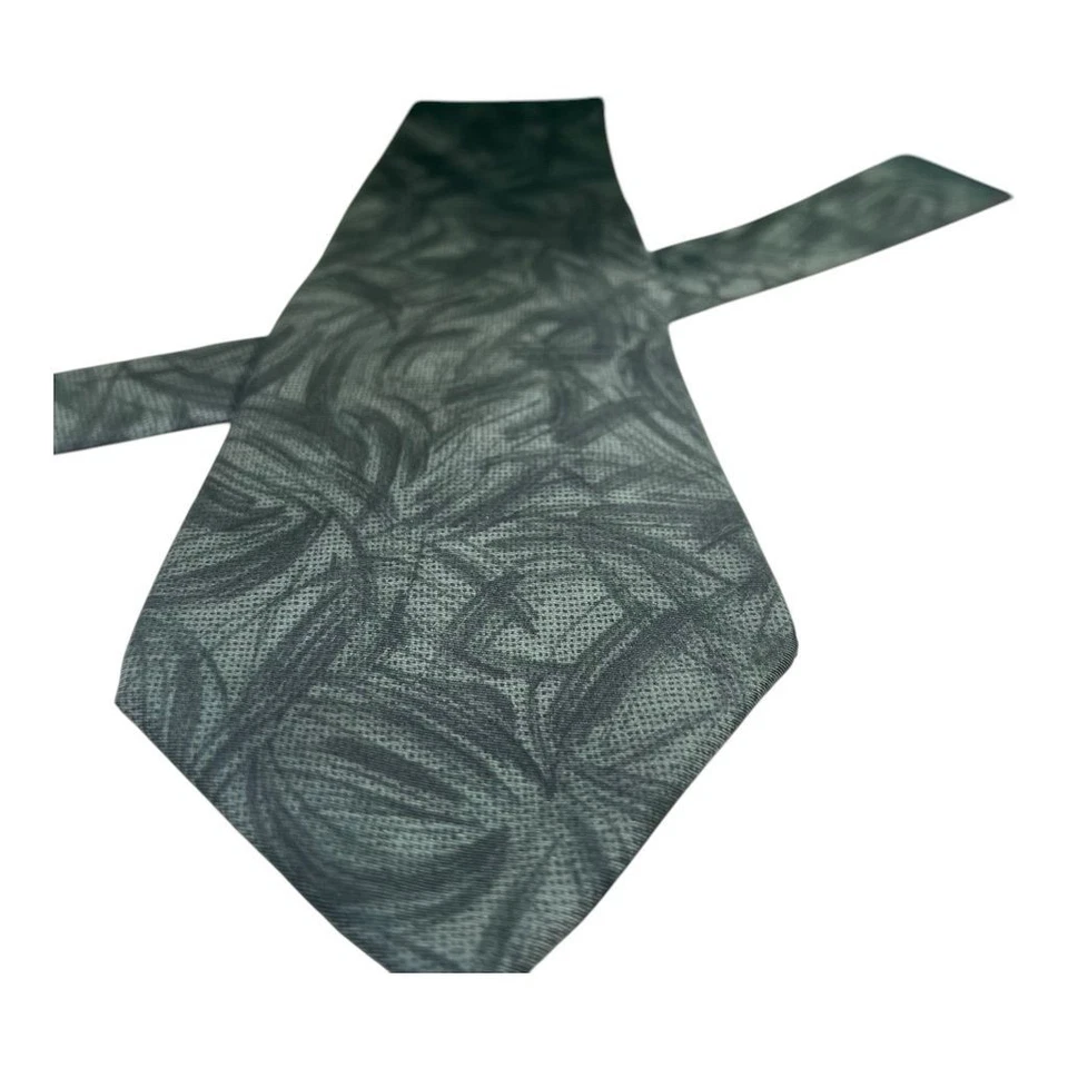 HENRY GRETHEL 100% Silk Green Geometric Men’s Neck Tie Length 57” Width 3” - Image 3 of 4