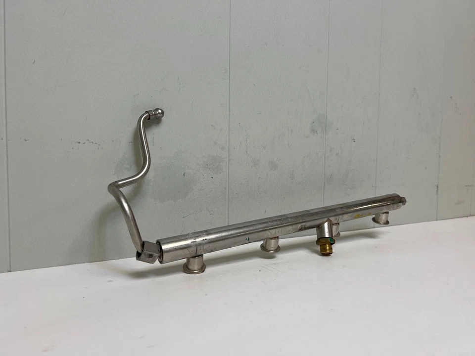 2013-2016 AUDI RS5 4.2L - LEFT FUEL RAIL 079133315AT (MK) Foto 3 de 4