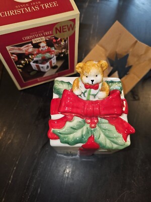 Spode Christmas Tree Bear Covered Box Vintage Ceramic Trinket Box Crazing