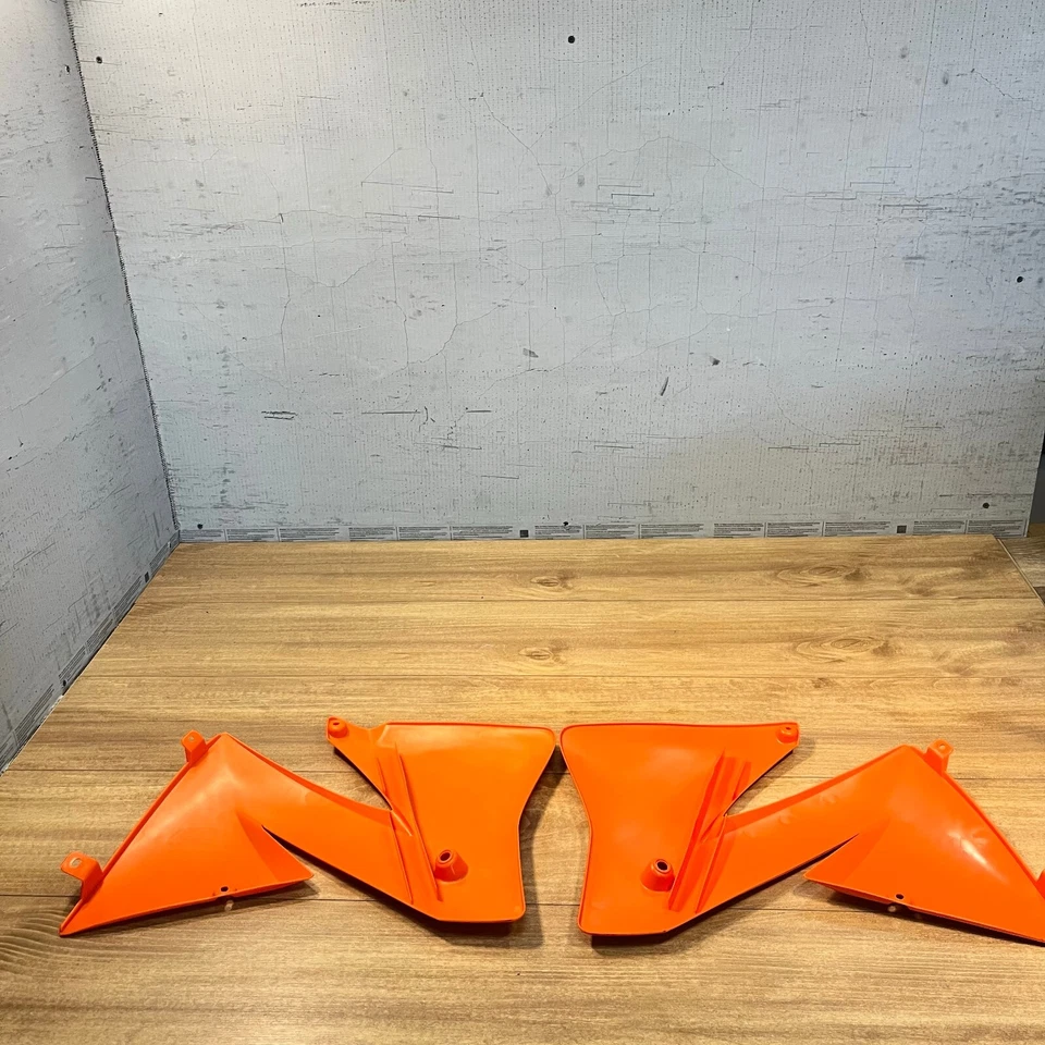 CUBIERTAS DE RADIADOR KTM OEM NUEVAS / 50308051100 / 01-02 EXC MXC 200 250 300 520 Foto 4 de 4