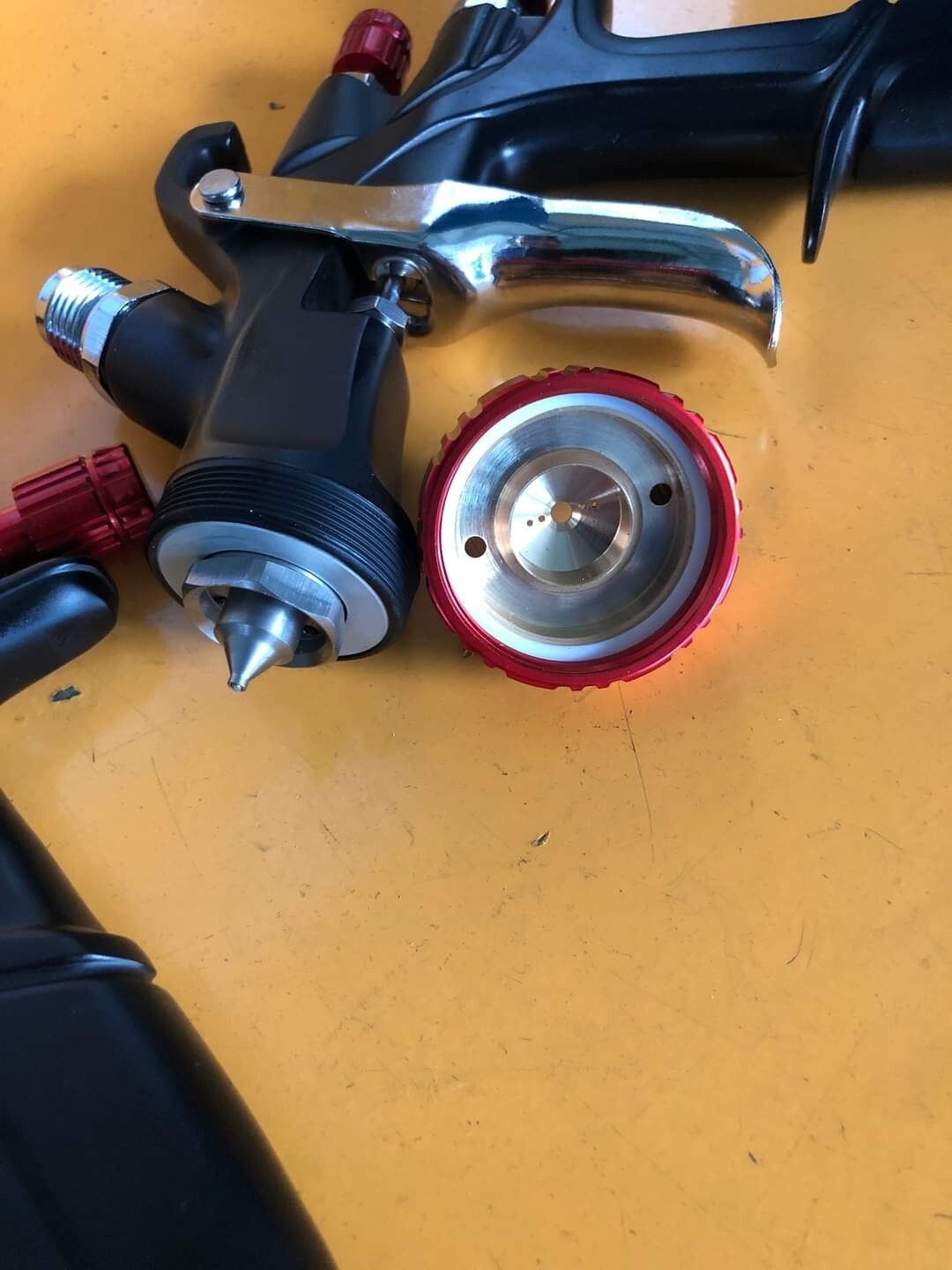 DeVilbiss Tekna Primer Auto Paint Spray Gun With 1.4 and 1.6 Mm Nozzle