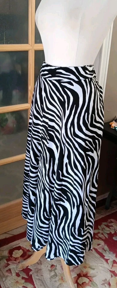 Impresionante Falda Estampado Cebra Estilo Sedoso Midi Plus 2X Pull on Poli Bobbie Brooks Foto 3 de 4