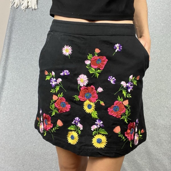 Topshop Floral Mini Skirt Womens 8 Black Embroidered Flowers Colourful High Boho