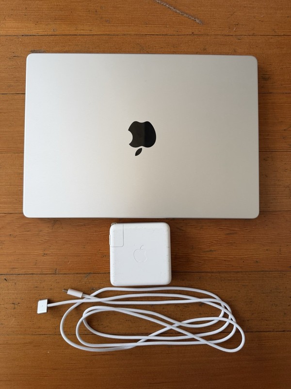Apple MacBook Pro 14-inch M5 A3434 512GB SSD 16GB RAM Laptop Silver