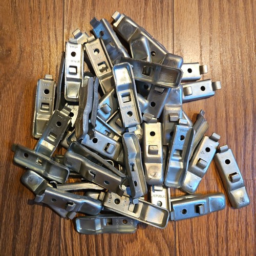 Lot of 40 REPUBLIC STEEL SHELF CLIPS INDUSTRIAL METAL HOOKS SHELVING